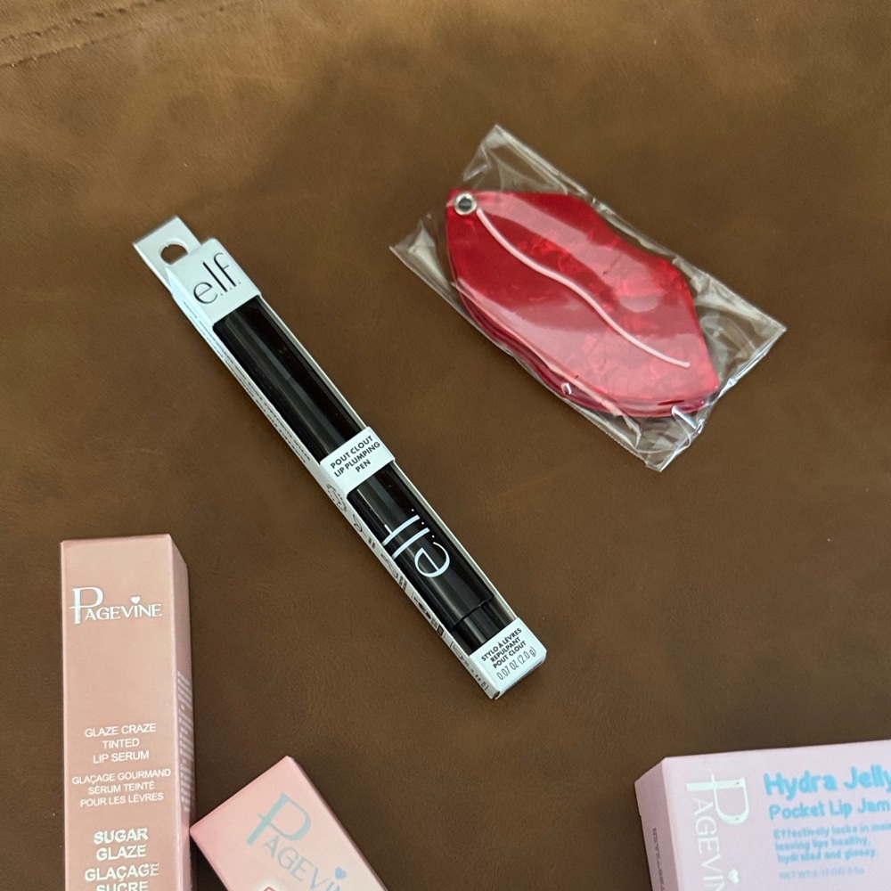New Makeup & Claw Clip Bundle - Picture 3 of 9